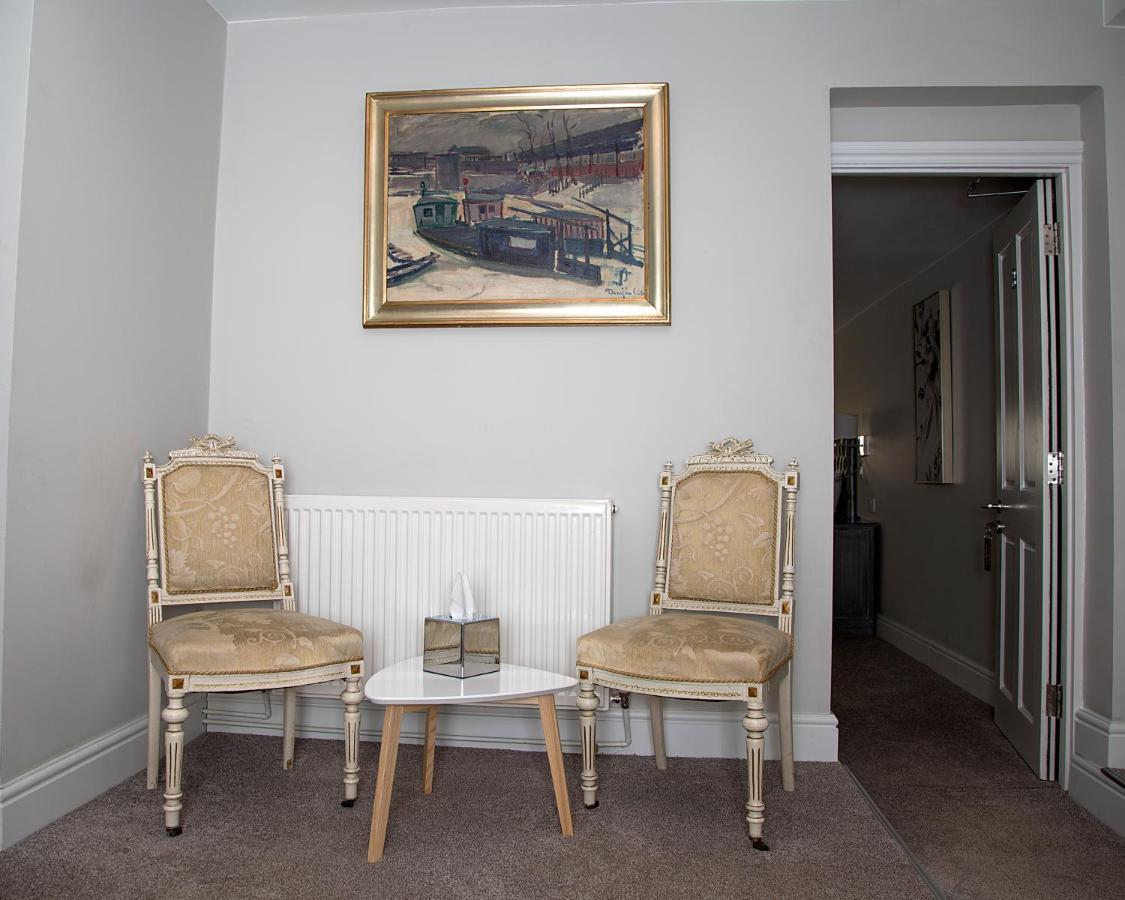 The Maple Manor Hotel Crawley  Eksteriør bilde