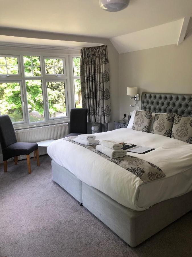 The Maple Manor Hotel Crawley  Eksteriør bilde
