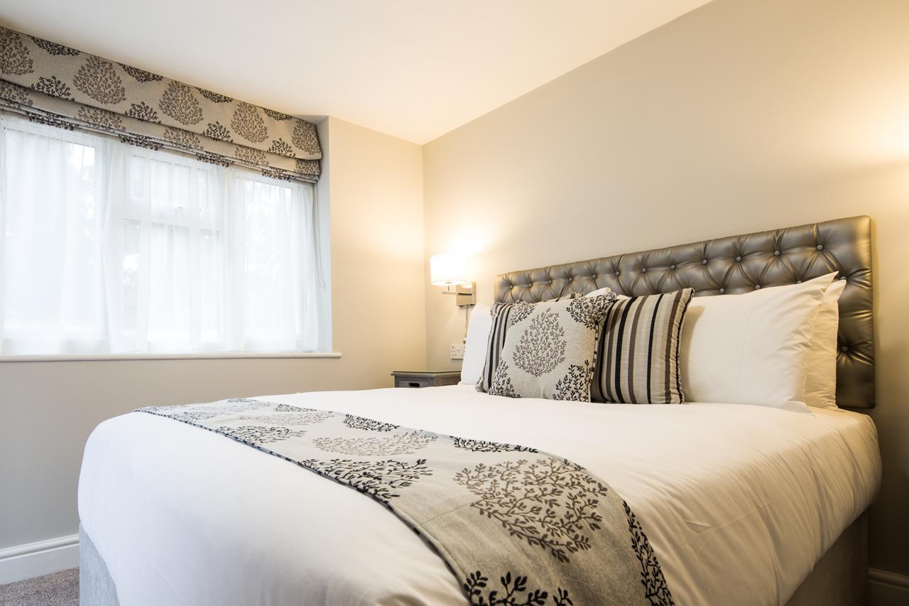 The Maple Manor Hotel Crawley  Eksteriør bilde