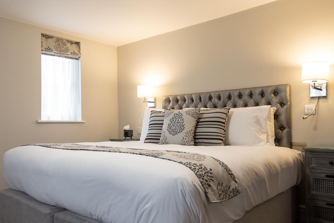 The Maple Manor Hotel Crawley  Eksteriør bilde